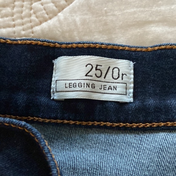 Like new gap leggings Jean size 25/0regular - Picture 2 of 3
